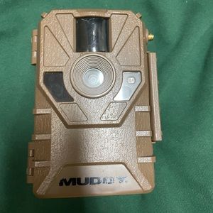 Muddy stealth cellular camera and lockbox.